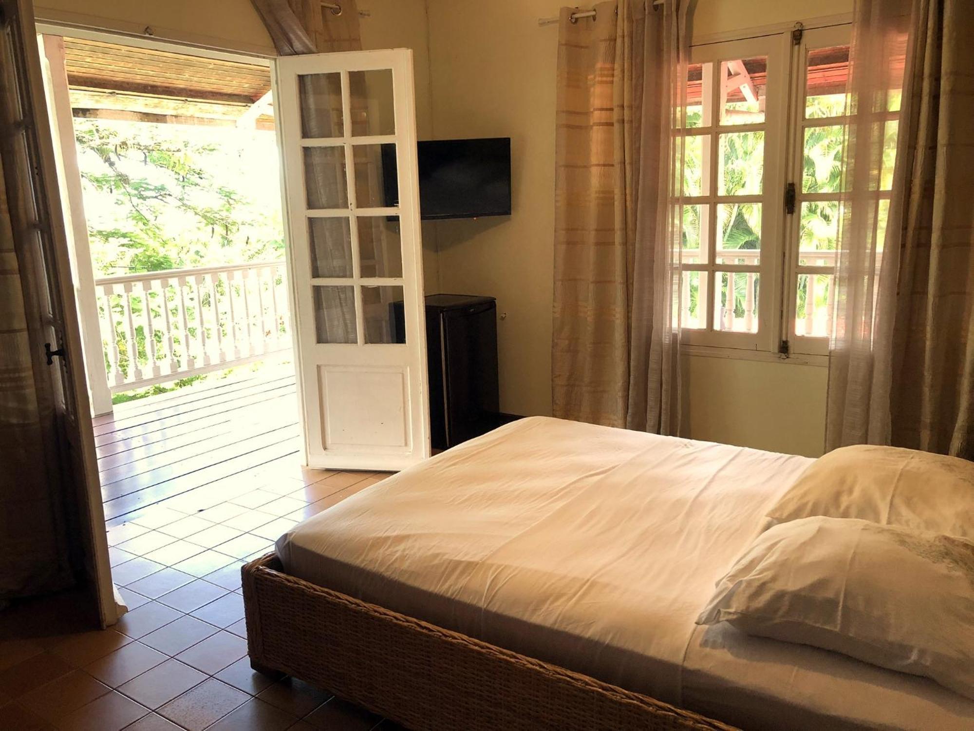 Between Us : Chambres D'Hotes A Saint Joseph Extérieur photo